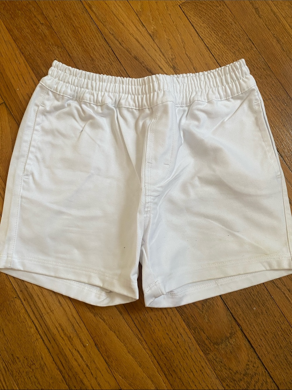 The Beaufort Bonnet Company white pull on shorts size 8